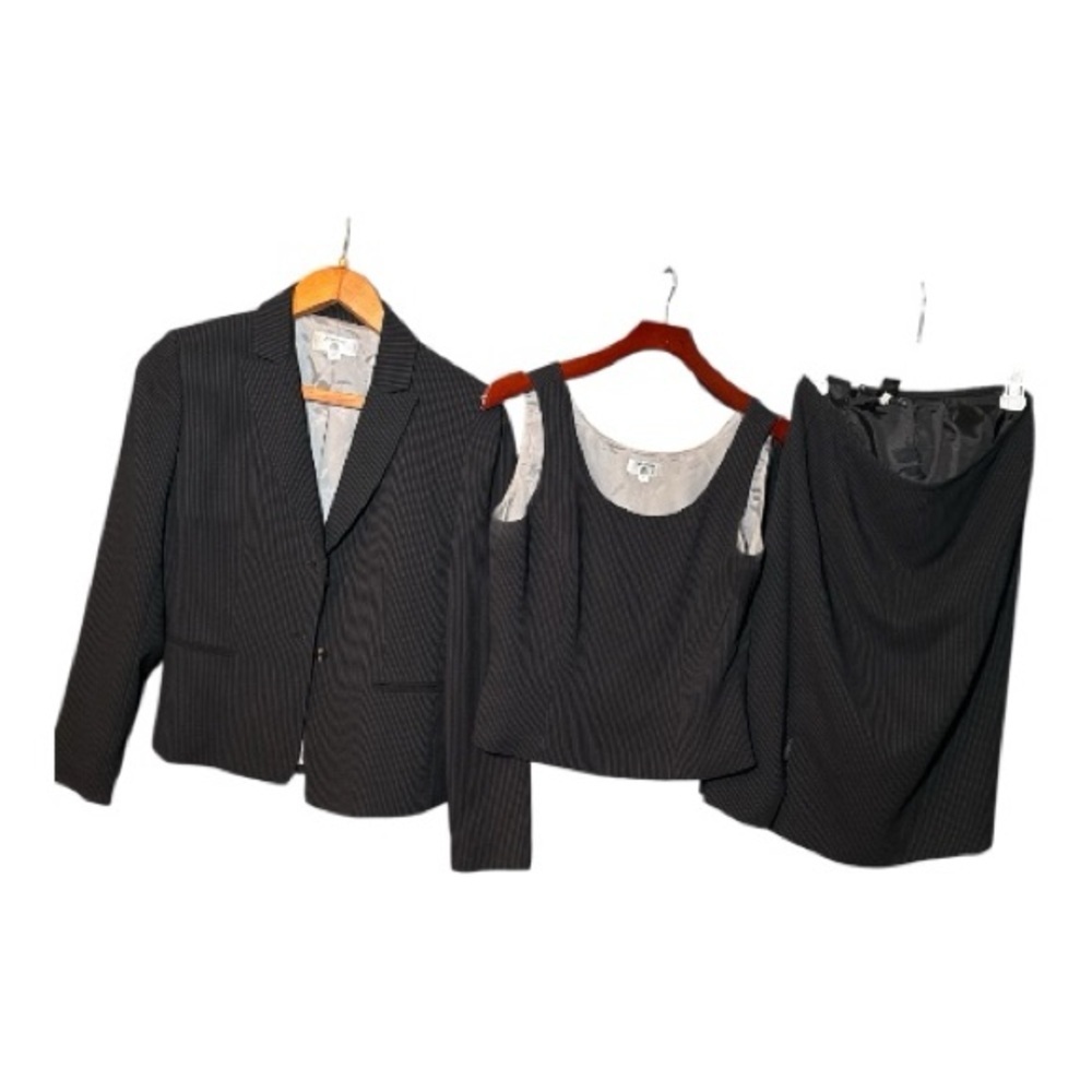 Stresa Women's Office Blazer Suit & Skirt Set 3 Piece Size 6 Pinstripe Black